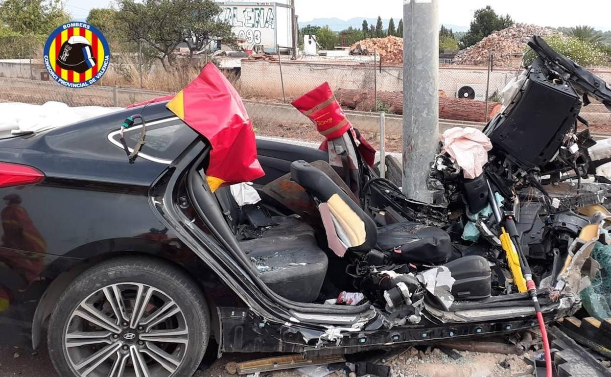 Accidente de tráfico en Valencia Un accidente entre dos coches en San Antonio de Benagéber